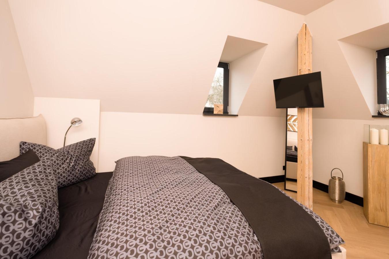 * Stadtvilla Plauen * * Aussergewoehnlich * 2 Zimmerwohnung * Zentrumsnah Экстерьер фото