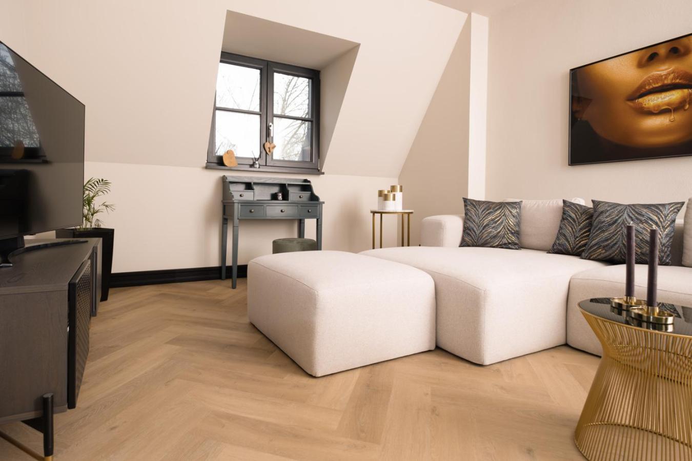 * Stadtvilla Plauen * * Aussergewoehnlich * 2 Zimmerwohnung * Zentrumsnah Экстерьер фото