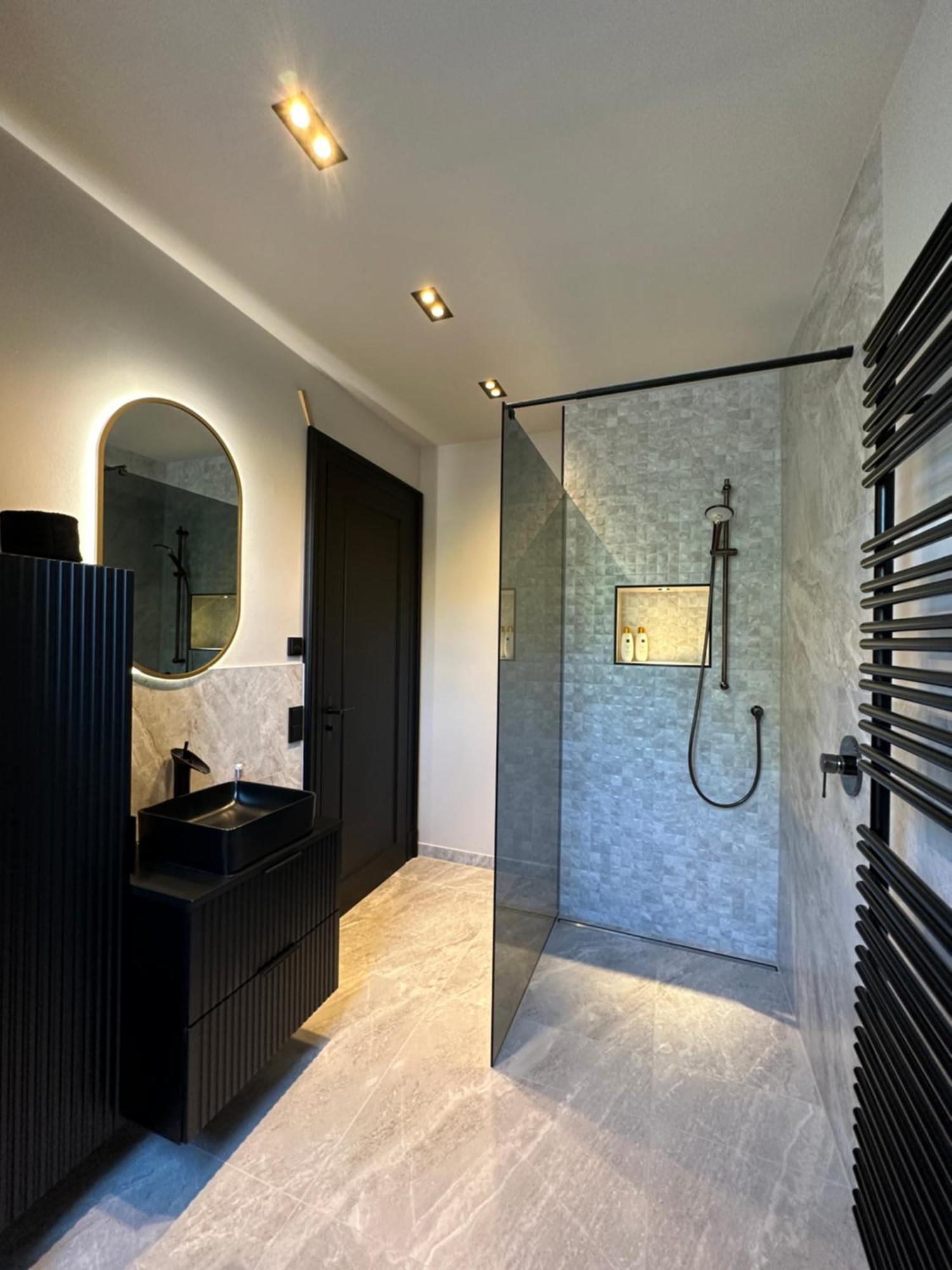 * Stadtvilla Plauen * * Aussergewoehnlich * 2 Zimmerwohnung * Zentrumsnah Экстерьер фото