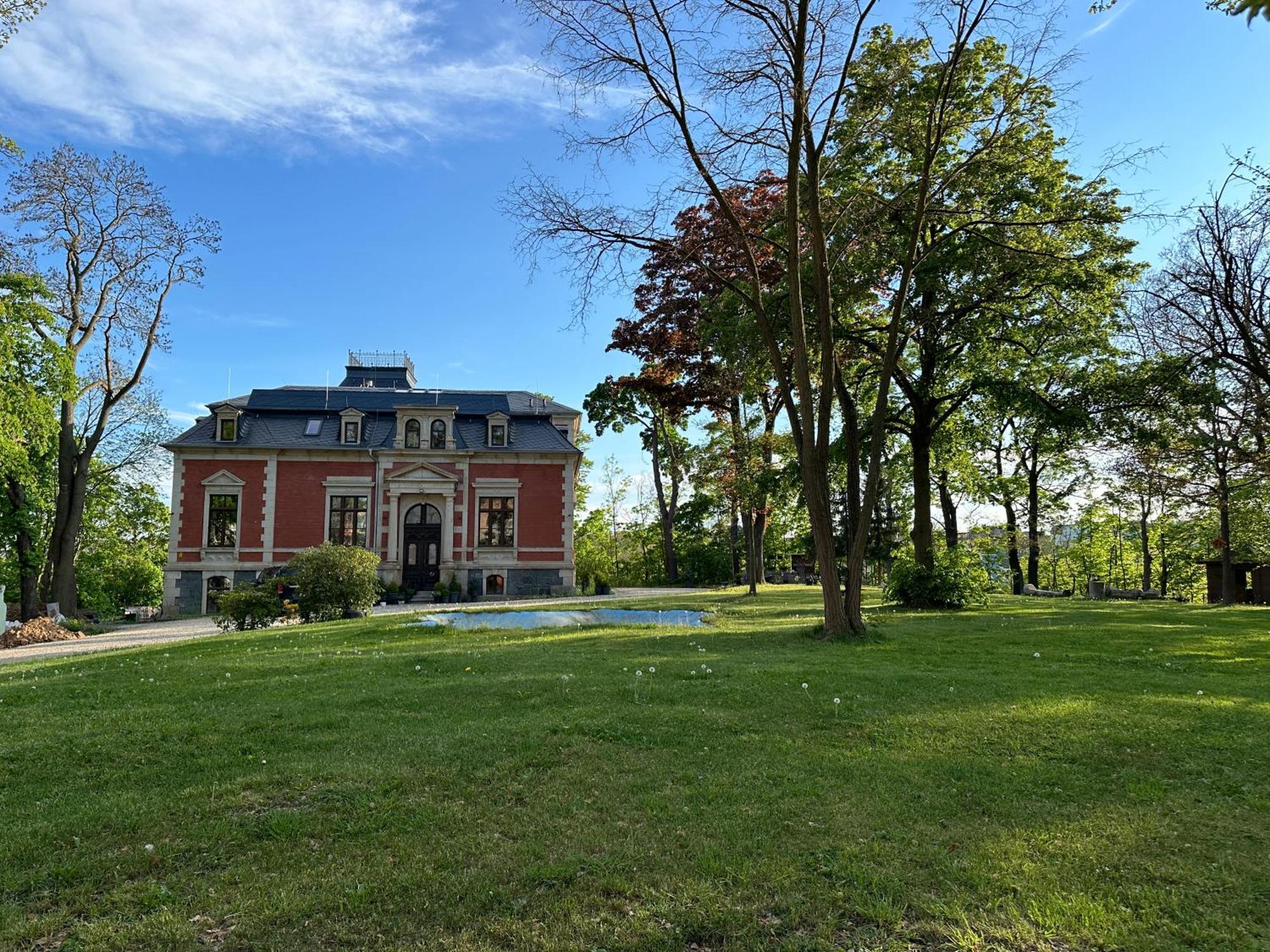 * Stadtvilla Plauen * * Aussergewoehnlich * 2 Zimmerwohnung * Zentrumsnah Экстерьер фото