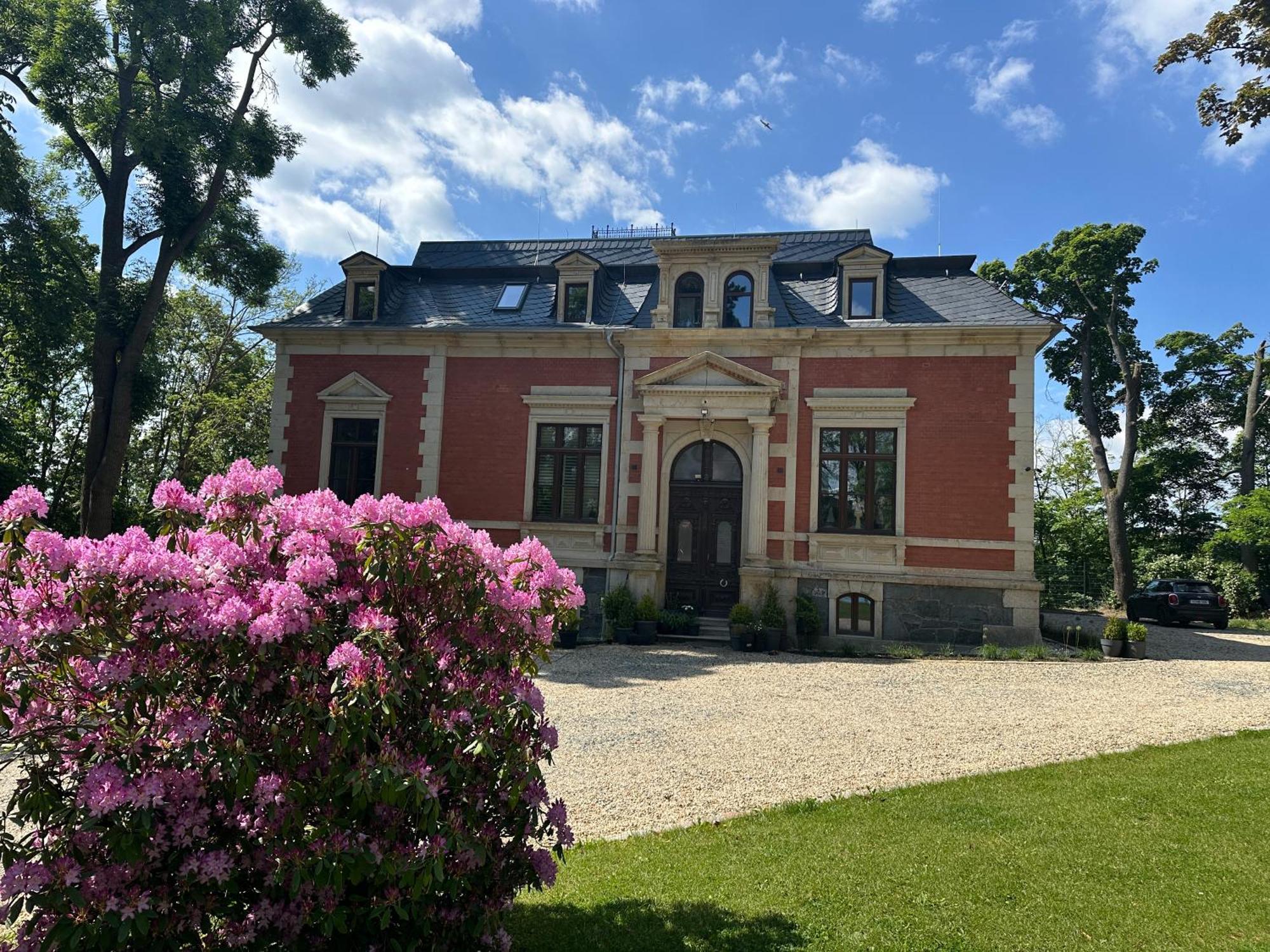 * Stadtvilla Plauen * * Aussergewoehnlich * 2 Zimmerwohnung * Zentrumsnah Экстерьер фото