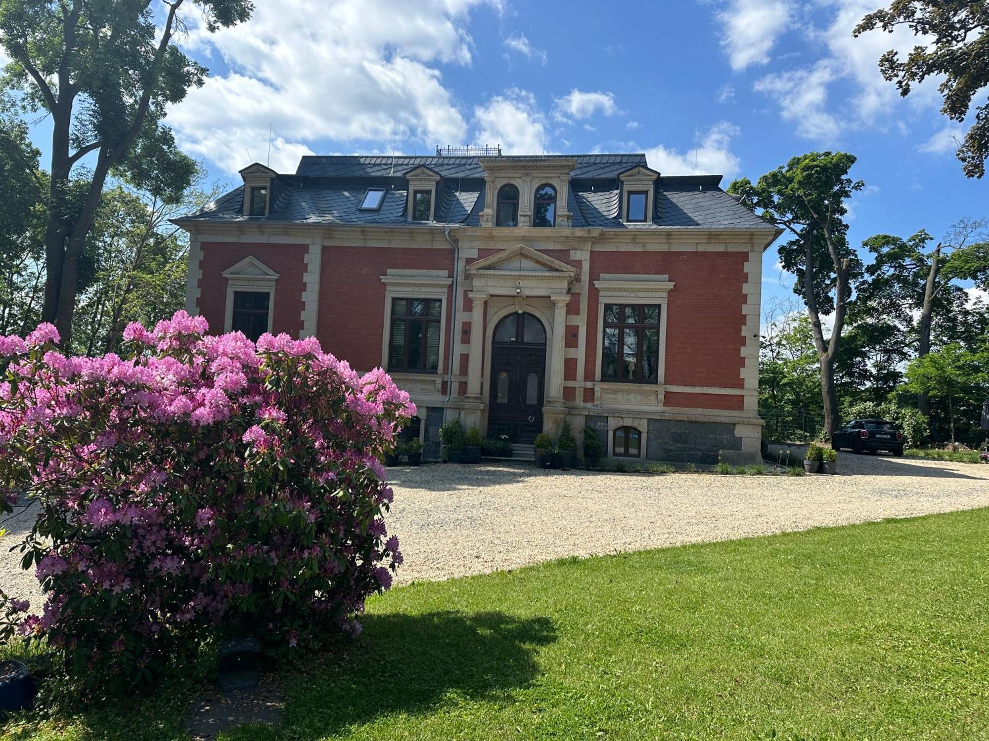 * Stadtvilla Plauen * * Aussergewoehnlich * 2 Zimmerwohnung * Zentrumsnah Экстерьер фото